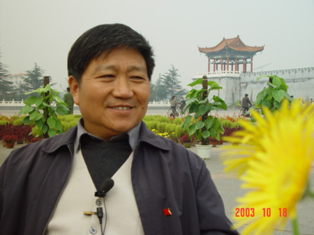 王宏斌与<a href=/v/837/ target=_blank class=blue>南街村</a>